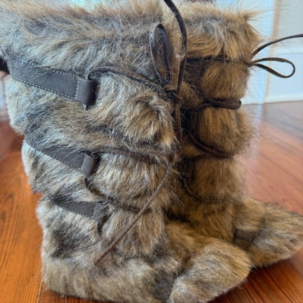 Joyfolie Faux Fur Lace-Up Winter Boots – Brown – Girls – NWT/Excellent Condition